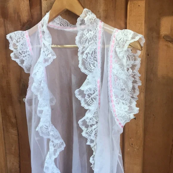 Vintage White Lace Ruffle Robe - Picture 3 of 7
